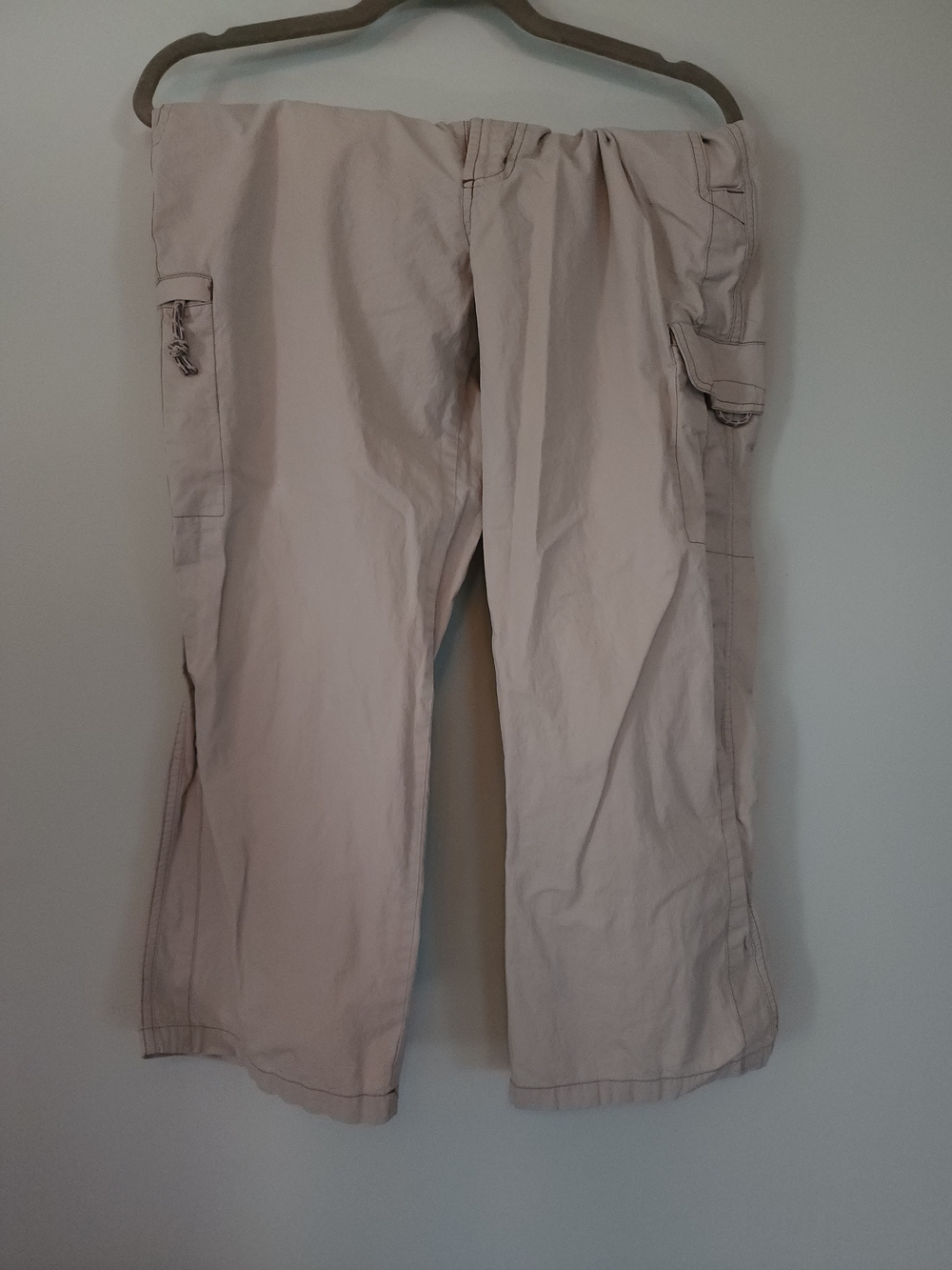 Columbia Women's Cargo Pants in Light Taupe